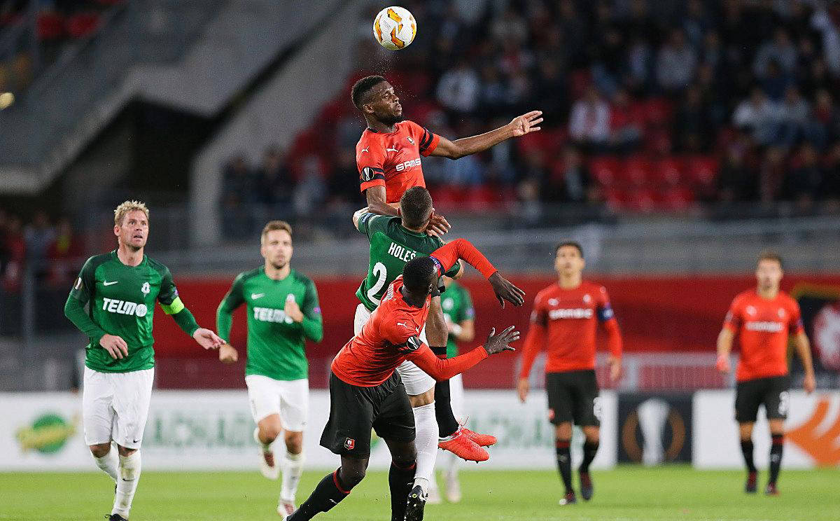 今晚费耶诺德调整名单以备荷甲，防线松动环节打磨，更衣室稳定，球队文化再被提及的简单介绍