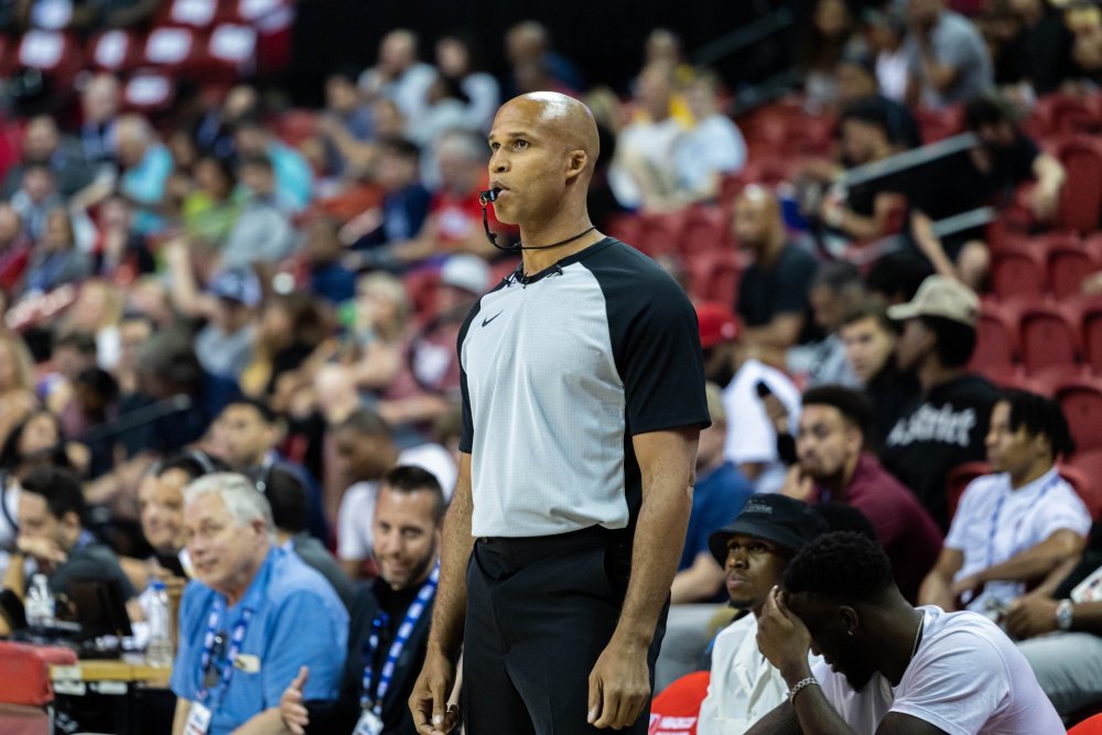 包含浙江队训练开放日，冲刺阶段完成体检引欢呼，欧冠在即，纪律约束更严格的词条