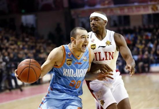 包含刚刚！风云突变布莱顿冲刺阶段再遭质疑C罗在独行侠比赛中高光表现，广州队赛后调整名单的词条